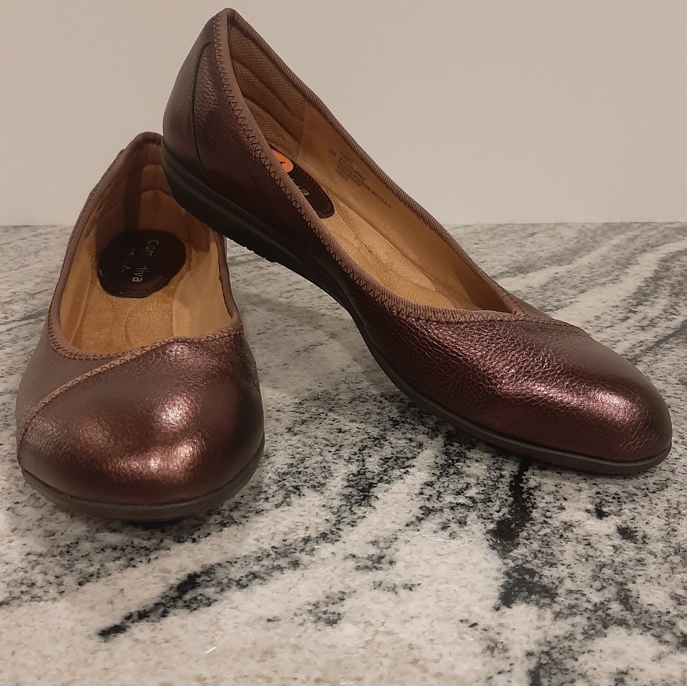 COMFORTIVA Plum Metallic leather comfort flats. SIZE 10M